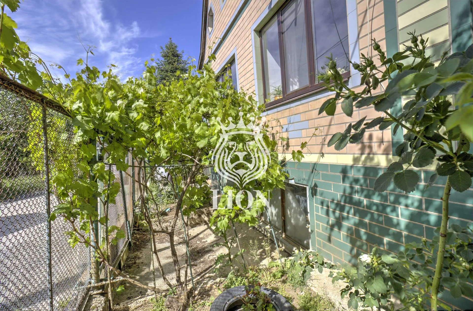 Дом 150 м² на 7.1 сот., Донское