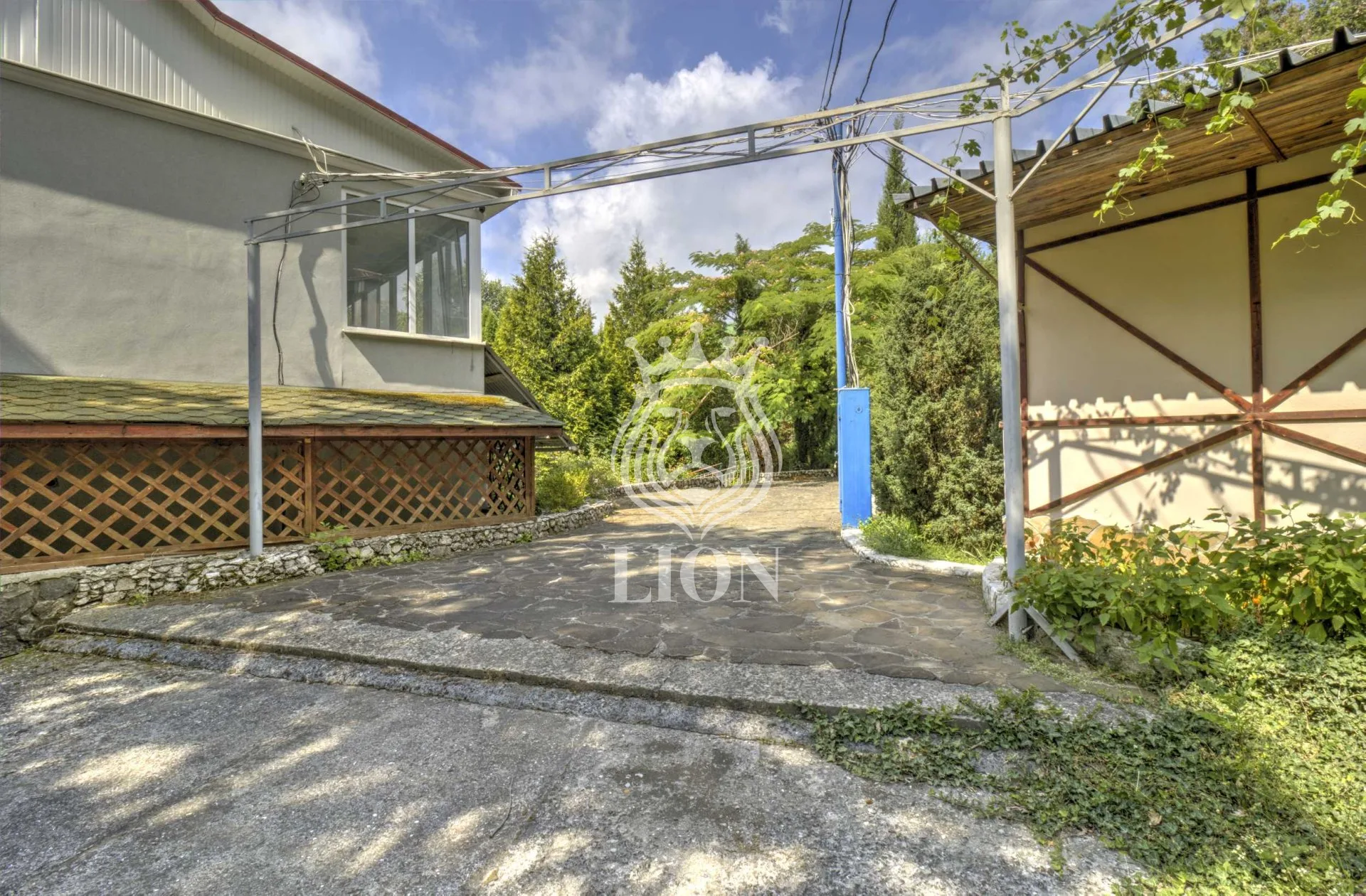 Дом 750 м² на 117 сот., Розовый