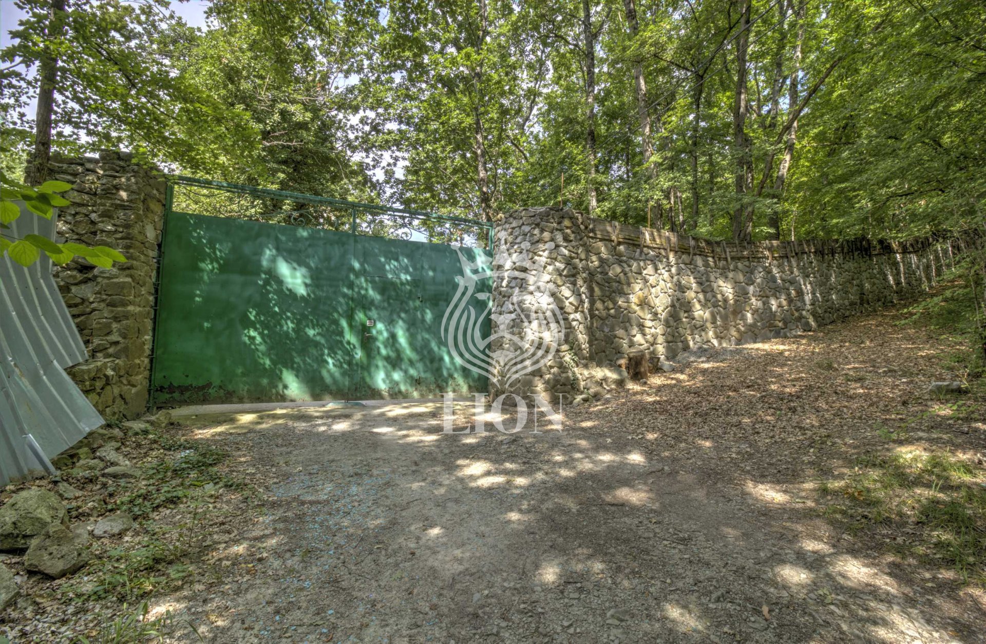 Дом 750 м² на 117 сот., Розовый