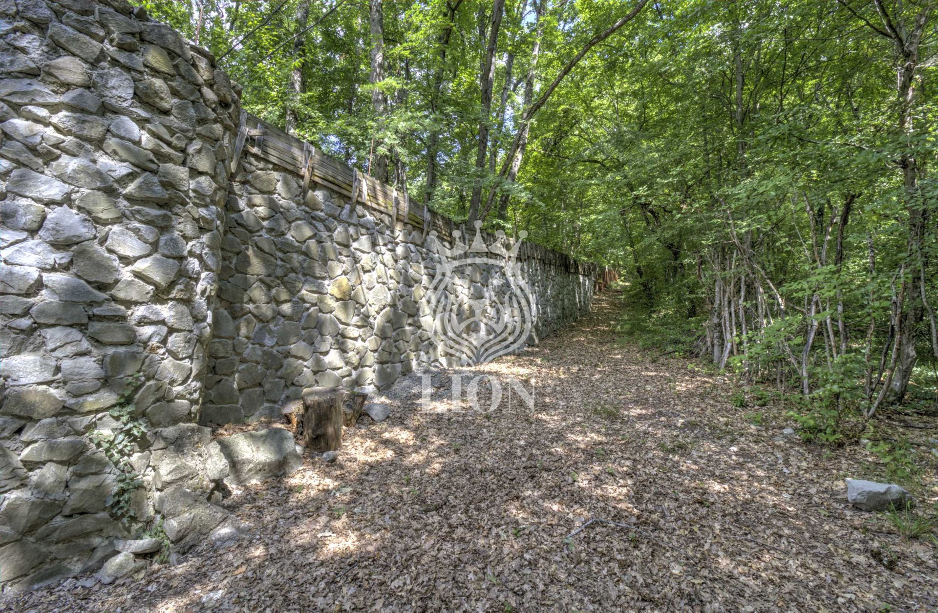 Дом 750 м² на 117 сот., Розовый