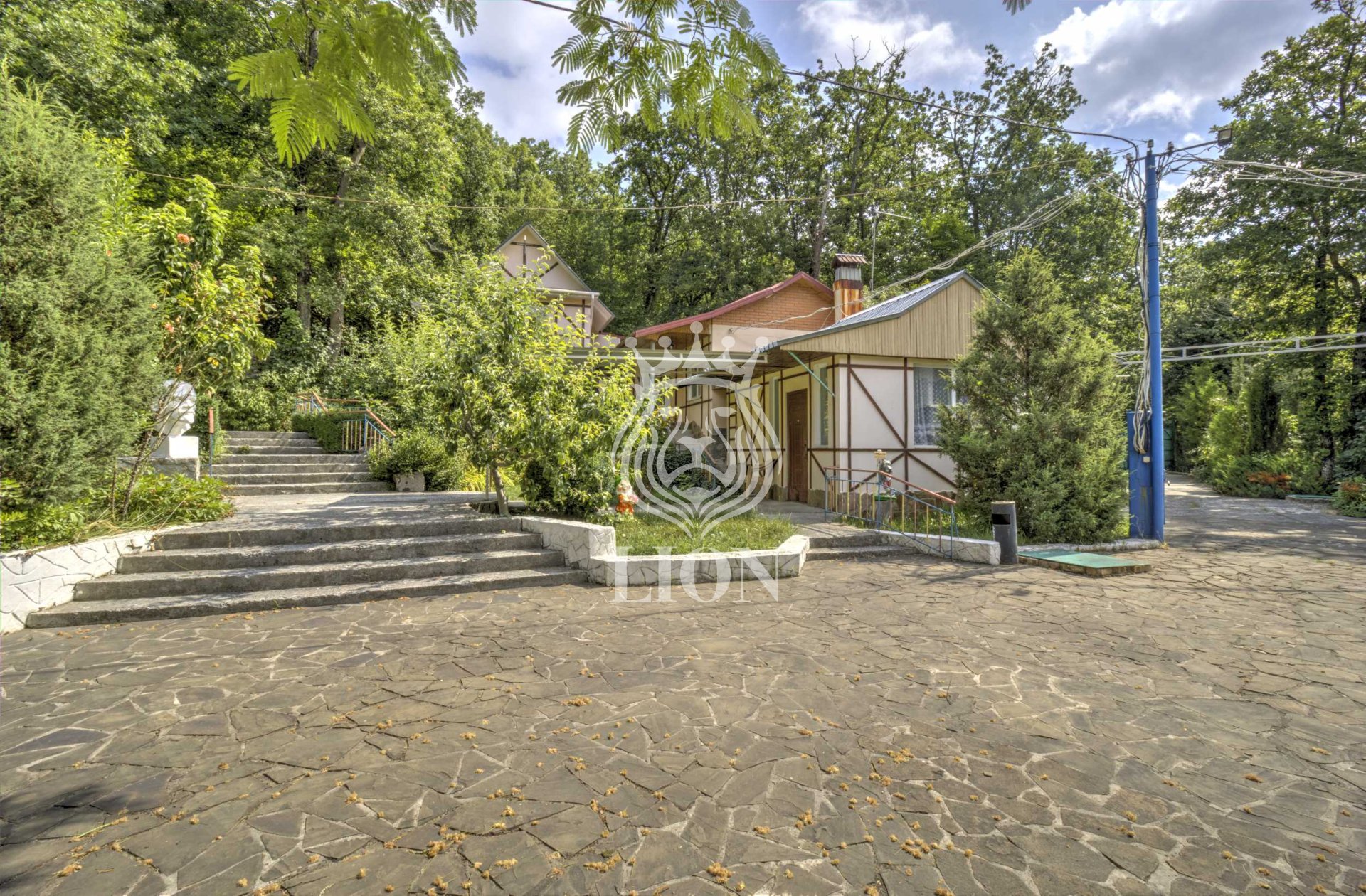 Дом 750 м² на 117 сот., Розовый