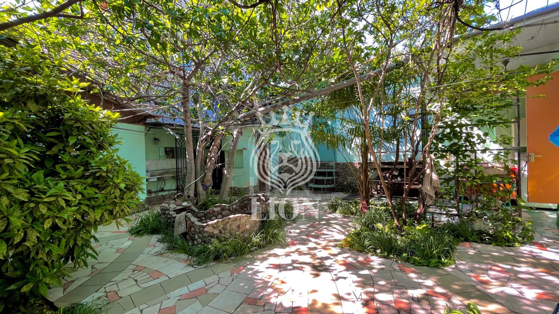 Дом 240 м² на 4.9 сот., Алушта