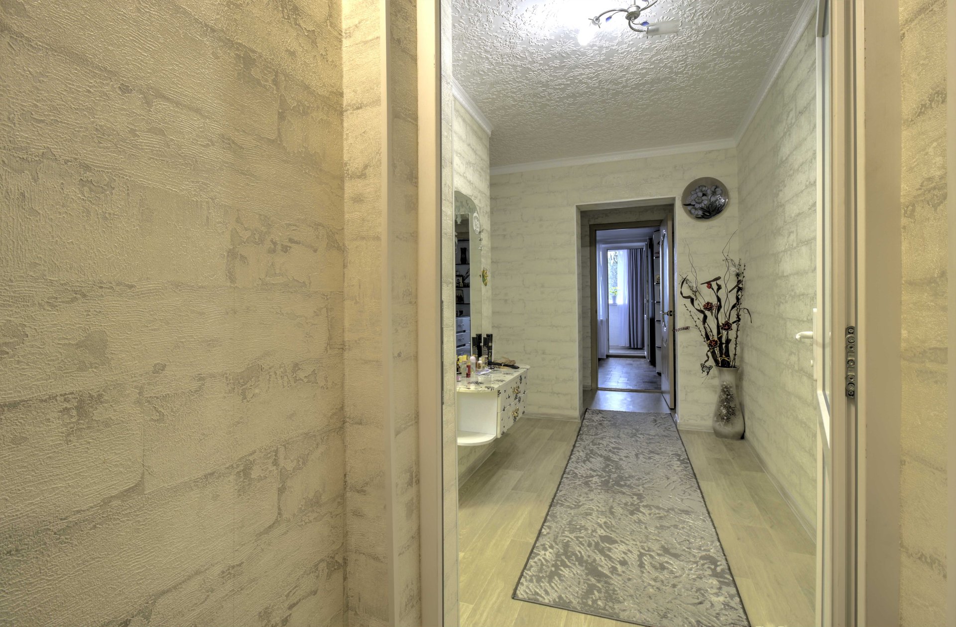 2-к квартира 79.1 м² 2/5 эт., Октябрьская